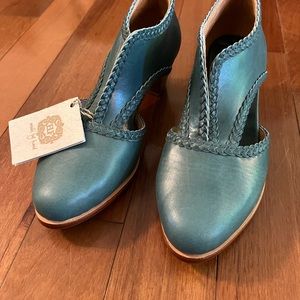 Bali ELF leather shoes